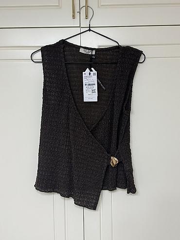 Köynək və bluzalar: OXXO’dan blouse. 40azn alinib, 25 satilir. Tep teze yaxsi veziyyetde — 2
