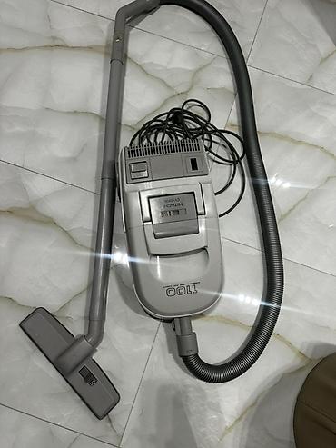 tozsoram: Hitachi CV-2500 tozsoran - Güc: 1100 (etiketdə “1100 – Powerful & — 1