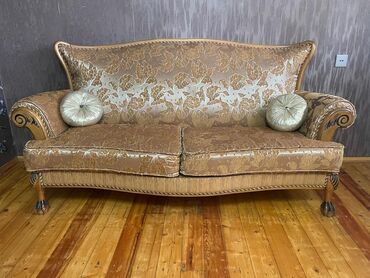 Otaq qapıları: Künc divan
