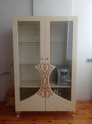 komodlar: Zərif dizaynlı qonaq otağı mebel dəsti - Rəng: krem/ivori, qızılı — 1