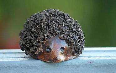 Figure: JEŽ vintage umetnička keramika. Umetnička keramika. Dimenzije cca: 8 x — 3