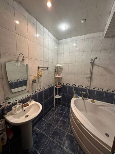 Uzunmüddətli kirayə mənzillər: Neftçilər metrosu,Lotos ticaraet merkezinin arxasinda, 16 mərtəbəli — 9