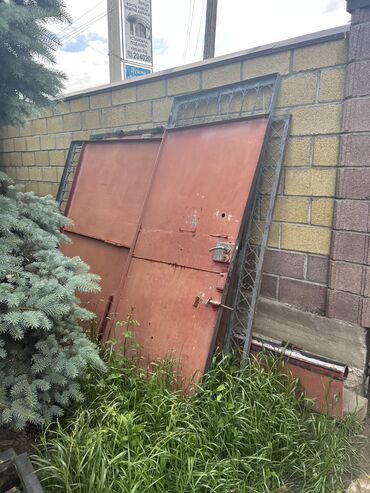 Дом и сад: Продаю ворота двери, бронированный дверь