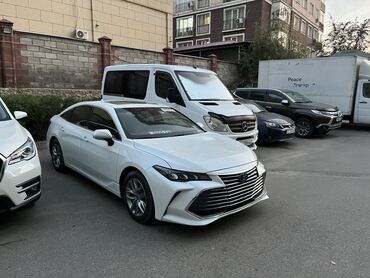 купить маленькую машину недорого: Toyota Avalon: 2022 г., 2.5 л, Гибрид, Седан