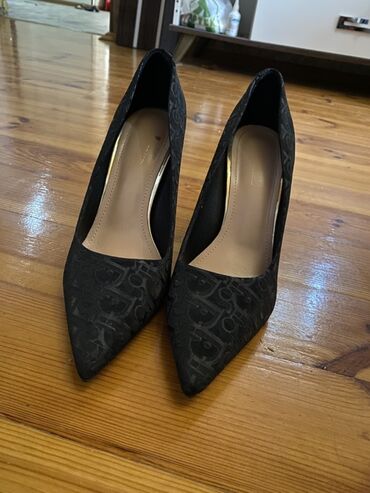 Tuflilər: Tuflilər, Dior, Ölçü: 40, rəng - Qara, Yeni