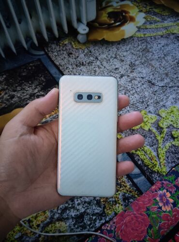 обмен старый телефон на новый: Samsung Galaxy S10e, Колдонулган, 128 ГБ, түсү - Ак, 2 SIM