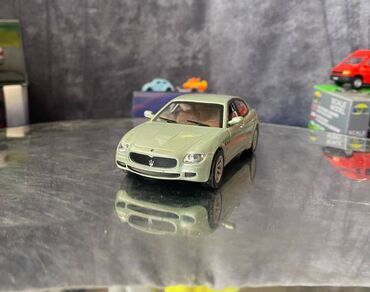 Avtomobil modelləri: Коллекционная модель Maserati Quattroporte V light green 2005 — 3