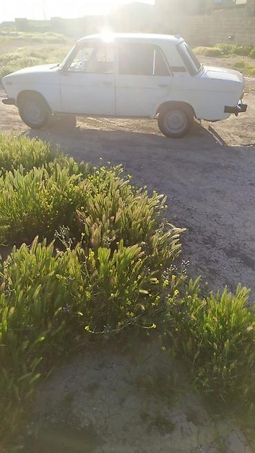 vaz buferi: VAZ 2106 sedan – ağ rəngdə, 4 qapılı klassik model. Texniki və dizayn — 1