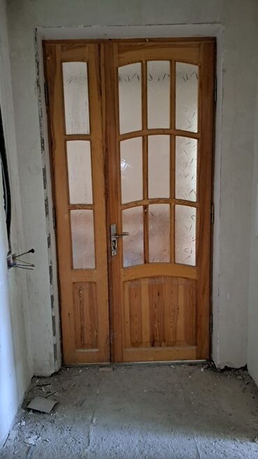 Jalüz qapılar: 1 eded 2.3m x 1.40m 1 eded - 2.3m x 1.20m 5 eded - 2.30m x 90sm