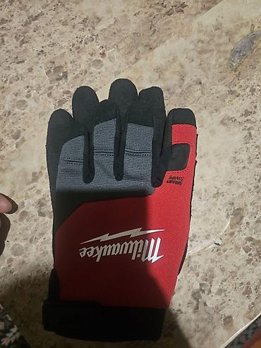 Milwaukee Lightweight Work Glove iş əlcəyi. XL ölçüdədir. Etiketdə — 1