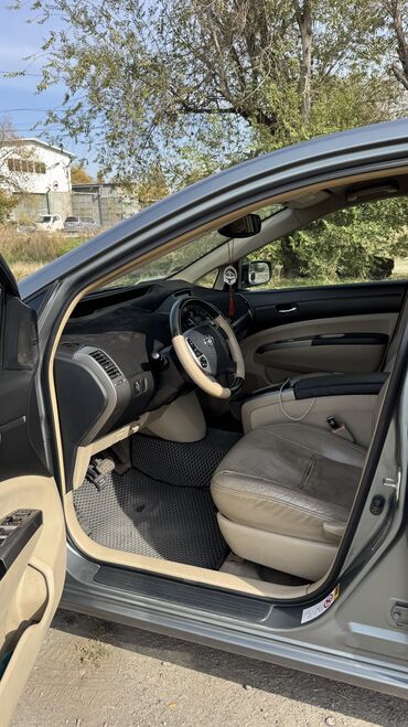 Toyota: Toyota Prius: 2005 г., Гибрид — 11