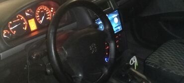 Peugeot: Peugeot 407 sedan Xarici görünüş: - Ağ rəngli kuzov dam qara, 4 qapı — 6