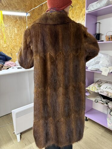 Шубы: Шуба из натурального меха норки, длина миди/ниже колена. Классический — 4