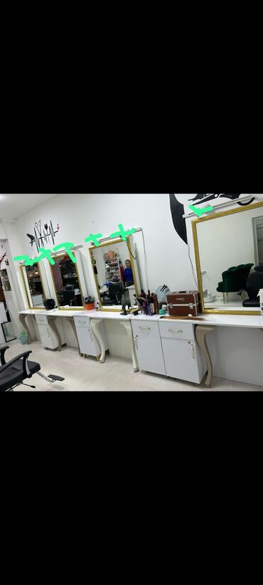 Digər salon, tibbi mebel: 4 eded salon güzgüsü satılır.Biri 250 manata.Ünvan Ecemi.Ayla91