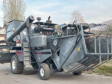 Зерноуборочные комбайны: Зерноуборочный комбайн Ростсельмаш. - Полноразмерная жатка с — 14