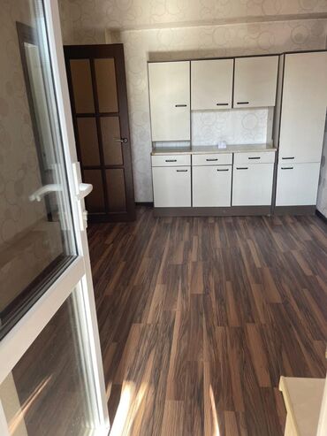 частные гостиницы: 3 комнаты, 109 м², Индивидуалка, 3 этаж, Косметический ремонт
