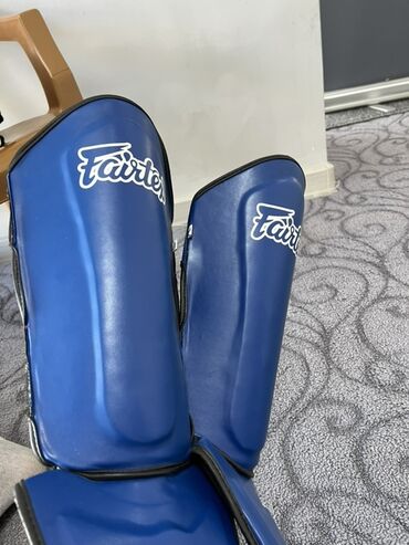 утижилитель для ног: Комплект синих щитков для голени и защиты стопы Fairtex. Удобные и