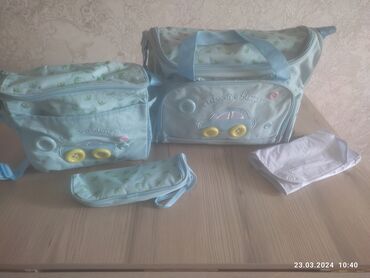 соска детская: Продаётся набор детской сумки для мальчика.Две сумки и футляр для
