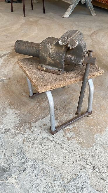 Məngənələr: Metall üçün stolüstü sıxac (qısqac) - Ağıryüklü, tökmə metal gövdə - — 1