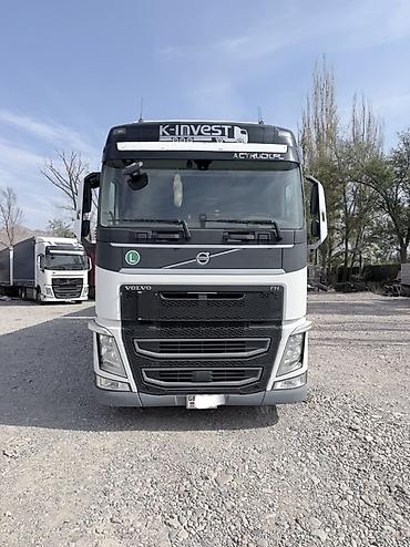 грузовой вольво: Тягач, Volvo, 2015 г., Шторный — 1