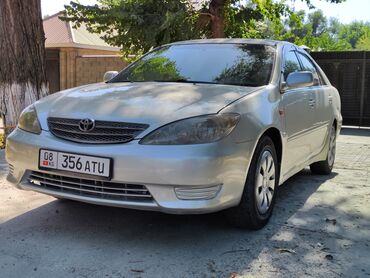 срочно продаю тойота: Toyota Camry: 2002 г., 2.4 л, Механика, Газ, Седан