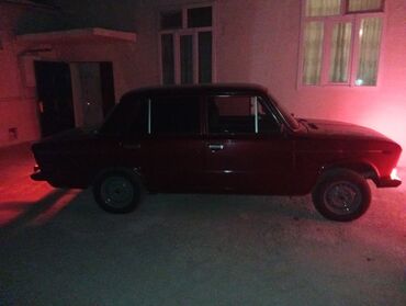 Avtomobil alışı: VAZ 2106 sedan – klassik sovet dizaynı, qırmızı rəng. Xüsusiyyətlər