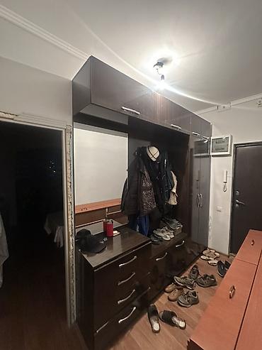 Прихожая модульная, встроенная по стене, цвет венге/темный орех at lalafo.kg Прихожая модульная, встроенная по стене, цвет венге/темный орех