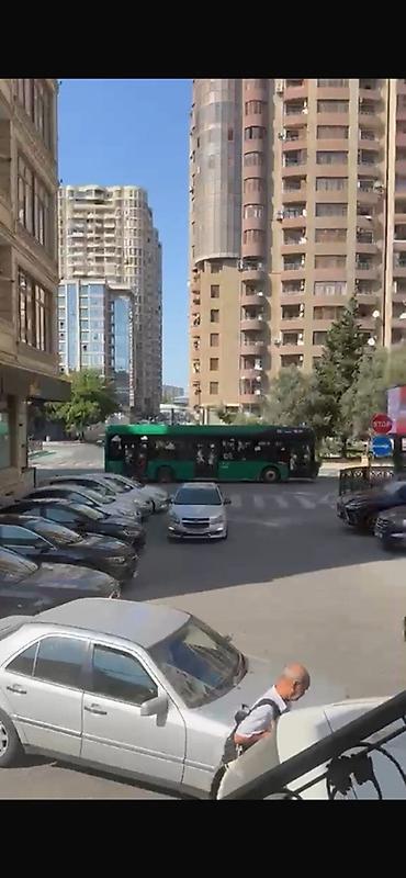 с проживанием: Obyekt – Xocalı prospektinə paralel küçədə, 24 saylı binanın 1-ci — 6