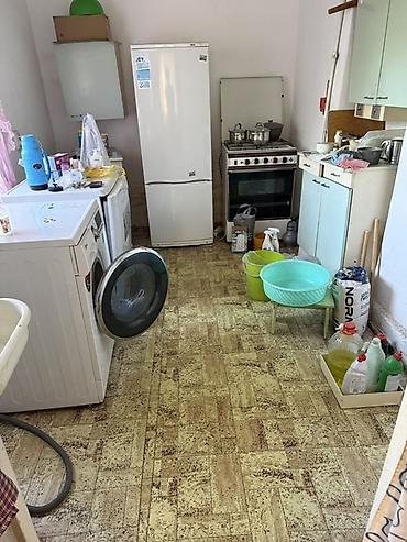 кухня на аренду: Полдома с приусадебным участком в аренду. - Внутри: отдельная кухня — 4