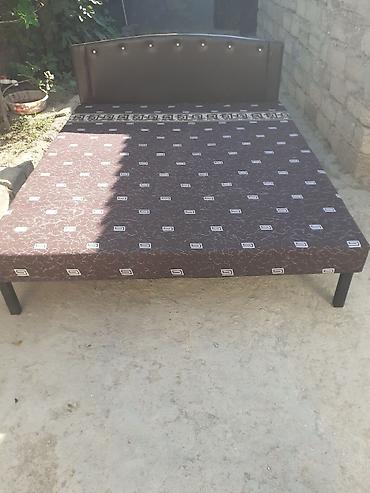 tekli carpayi: Kravat
Taza hazırı var 
Çatdırılma var — 1