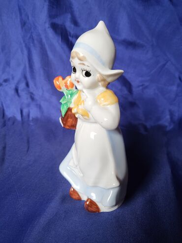 Ostali kućni dekor: Figura nova,vintaz,holandjanka sa lalama porcelanska. Nova — 5