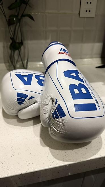 karate elceyi: Məhsul: IBA boks əlcəkləri Mma elceyi ile deyişilir Qutuda: 1 cüt boks — 1