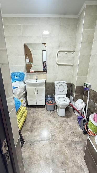 улица: Продажа офисов 45 м², С ремонтом, Многоэтажное здание, 1 этаж — 4