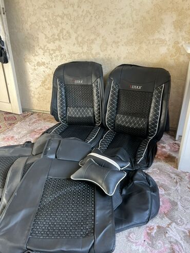 где купить наклейки на машину для выписки из роддома: Чехлы Экокожа, С подушкой, цвет - Черный, Universal Seat cover, Б/у