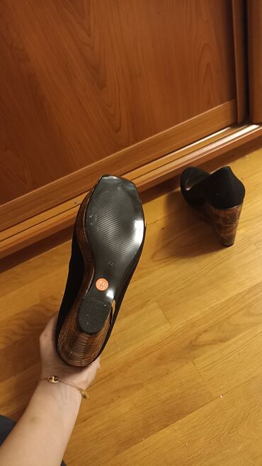 Tuflilər: Tuflilər, Ölçü: 38, rəng - Qara, Yeni — 10