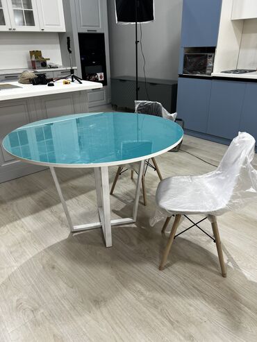круглый стол на кухню: Кухонный Стол, цвет - Голубой, Новый