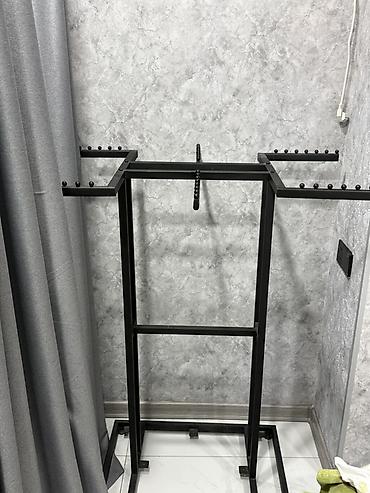 Mağaza avadanlığı: Metal geyim asqısı/çoxşaxəli vitrin stendi - Material: qalın divarlı — 6