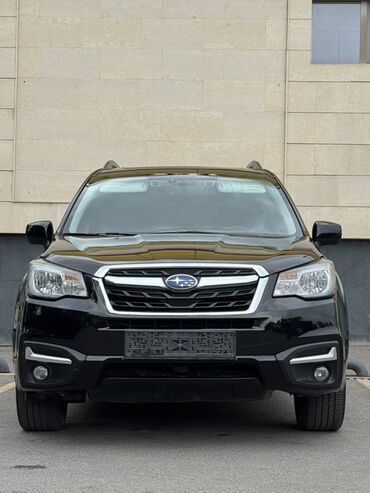 тойота форестер: Автомобиль Subaru Forester черного цвета. Оснащен рейлингами на крыше