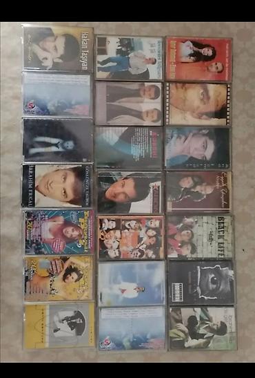 Kaset kolleksiyası – müxtəlif janrlarda orijinal audio kasetlər