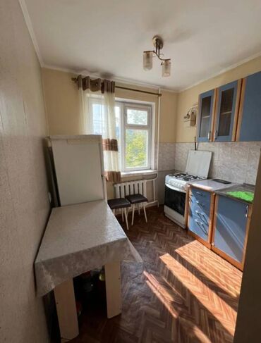 стол для растяжки спины: 1 бөлмө, 32 кв. м, 104-серия, 3 кабат, Косметикалык ремонт