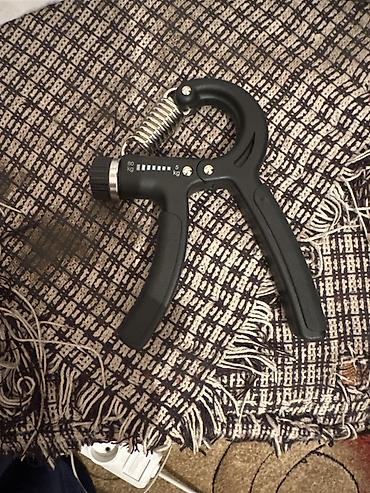 Espanderlər: Tənzimlənən əl gücü trenajoru (hand gripper) - Güc diapazonu: 5 kq – — 3