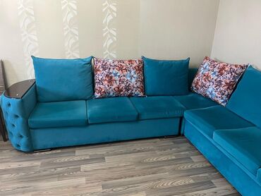 islenmis kunc divani: Künc divan, İşlənmiş, Açılan, Bazasız, Çatdırılma yoxdur