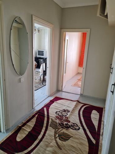 Uzunmüddətli kirayə mənzillər: Merdekanda pasolkada 3 otaqli bina evi uzunmuddetli kiraye verilir. 5 — 10