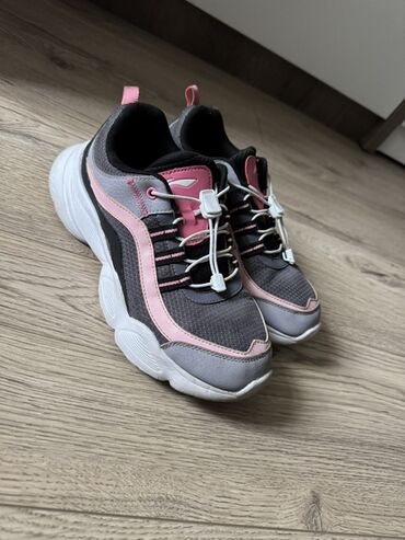 Women's Sneakers and athletic shoes: Кроссовки женские/подростковые в спортивном стиле. - Цвет: серый с