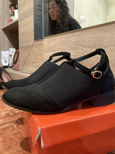 зимняя обувь женская: Туфли 38, цвет - Черный
