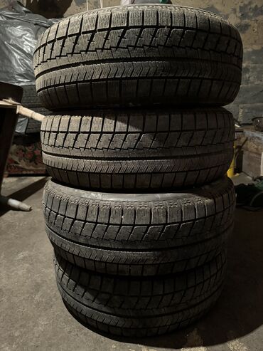 Шины: Шины 215 / 60 / R 16, Зима, Б/у, Комплект, Легковые, Япония, Bridgestone