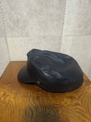 Baş geyimləri: Qara dəri kepka – kapitan/baker boy stili - Material: yüksək — 8