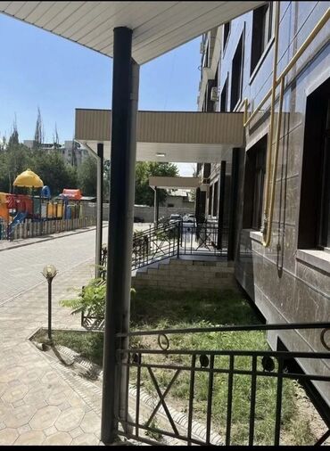 недвижимость в токмоке: 2 бөлмө, 50 кв. м, Элитка, 10 кабат, Евроремонт