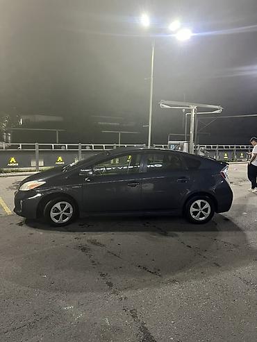 team terzo: Toyota Prius: 2013 г., 1.8 л, Гибрид, Хэтчбэк — 3