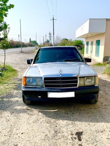 Mercedes-Benz: Mercedes-Benz 190: 2 l | 1990 il Sedan